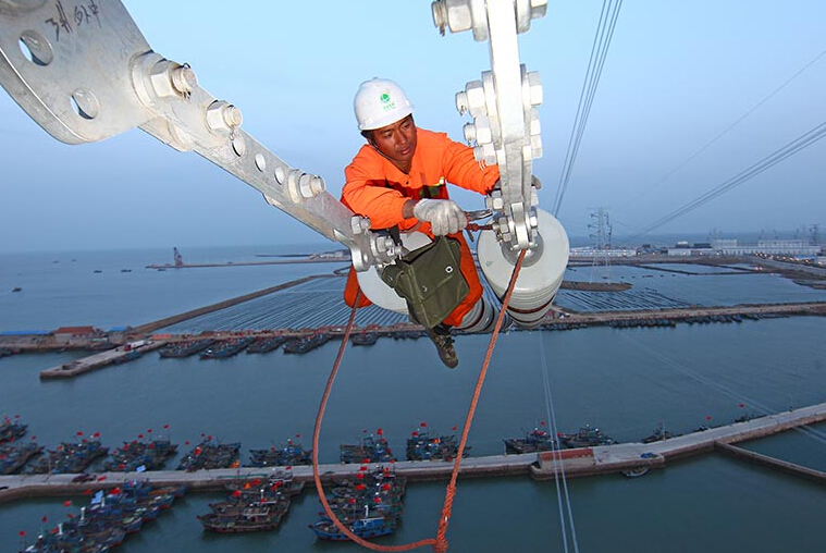 海陽(yáng)核電線路架通安全性，高空作業(yè)防墜器來保證